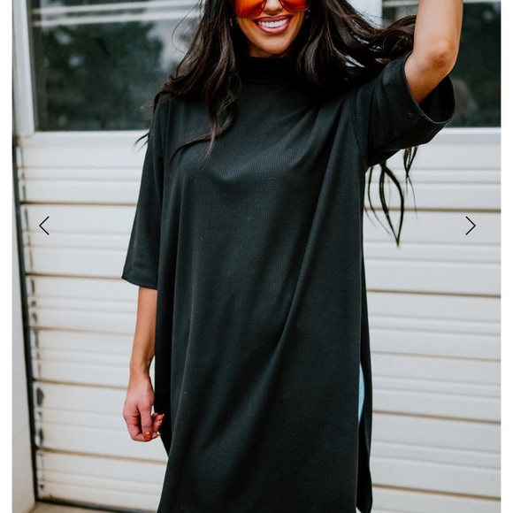 dressed and Lala Tops - Dressed in Lala Moon neck split seam oversized top in L